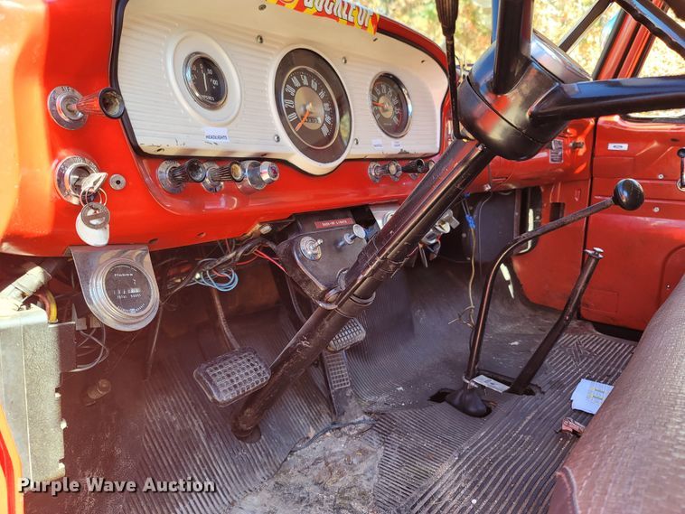 image for item LN9695 1962 Ford F950 Super Duty  pumper fire truck