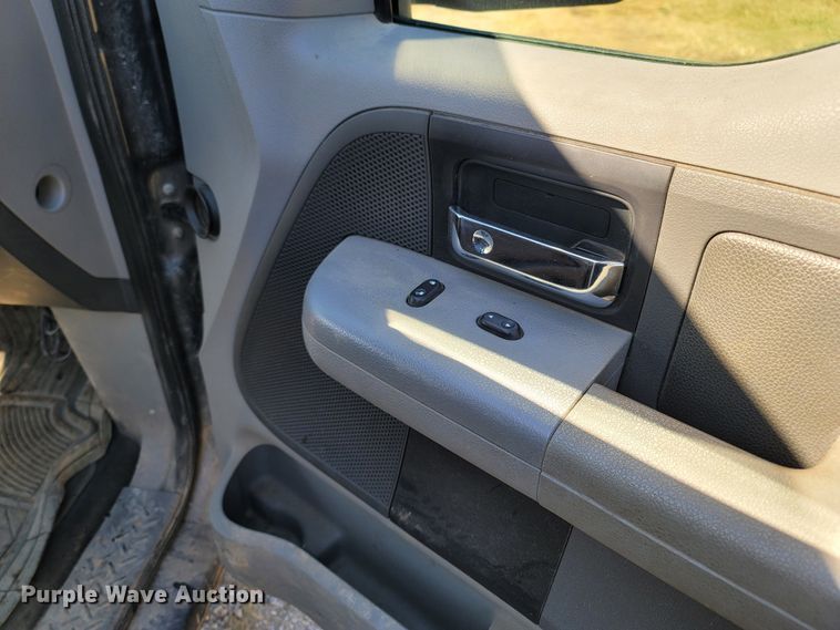 image for item LN9701 2004 Ford F150  SuperCab pickup truck