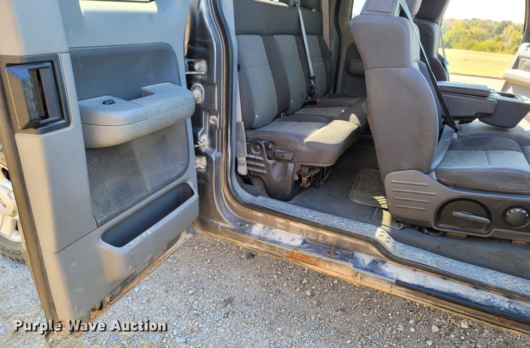 image for item LN9701 2004 Ford F150  SuperCab pickup truck