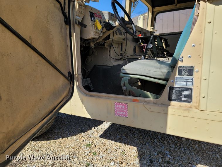 image for item LN9702 1986 Am General M998 Humvee  SUV