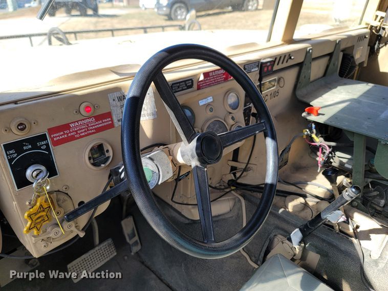 image for item LN9702 1986 Am General M998 Humvee  SUV