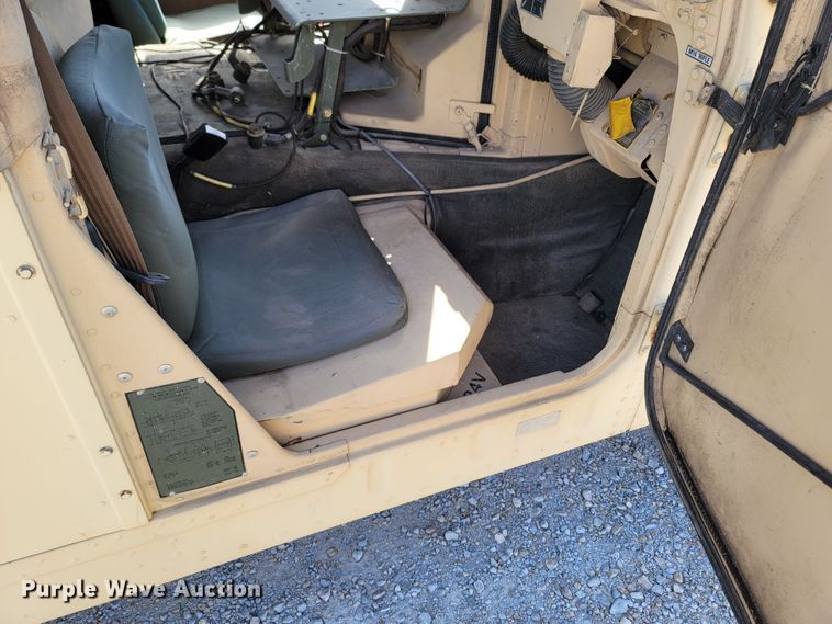 image for item LN9702 1986 Am General M998 Humvee  SUV