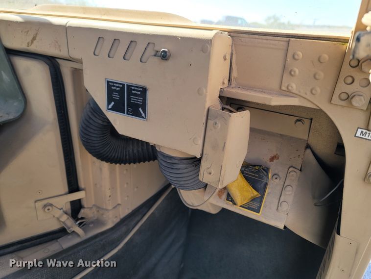 image for item LN9702 1986 Am General M998 Humvee  SUV