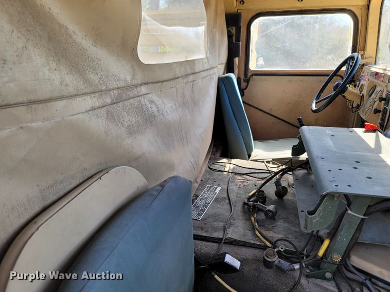 image for item LN9702 1986 Am General M998 Humvee  SUV