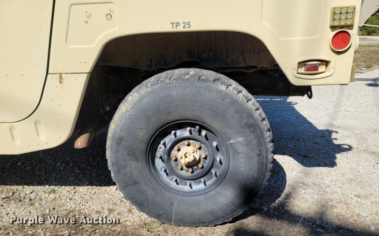 image for item LN9702 1986 Am General M998 Humvee  SUV