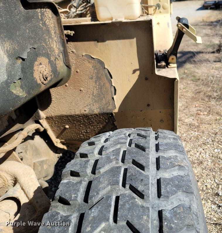 image for item LN9702 1986 Am General M998 Humvee  SUV