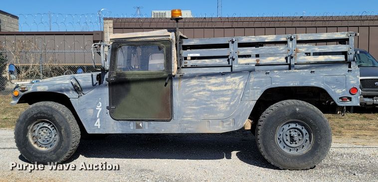 image for item LN9703 1986 Am General M998 Humvee  SUV