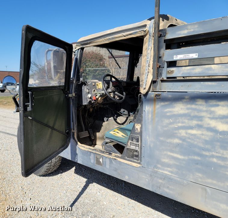 image for item LN9703 1986 Am General M998 Humvee  SUV