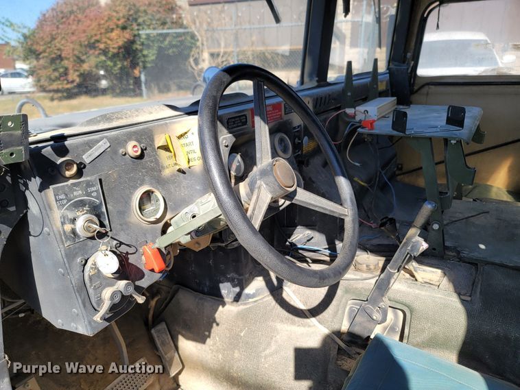 image for item LN9703 1986 Am General M998 Humvee  SUV