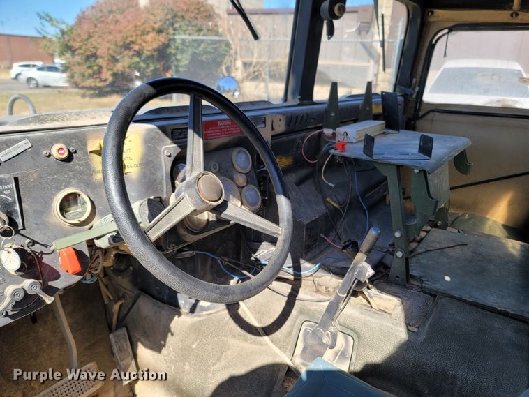 image for item LN9703 1986 Am General M998 Humvee  SUV