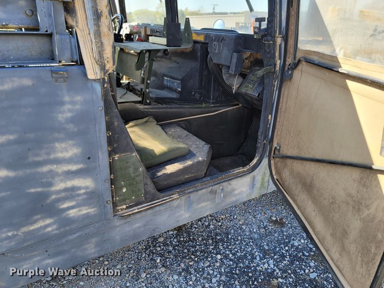 image for item LN9703 1986 Am General M998 Humvee  SUV