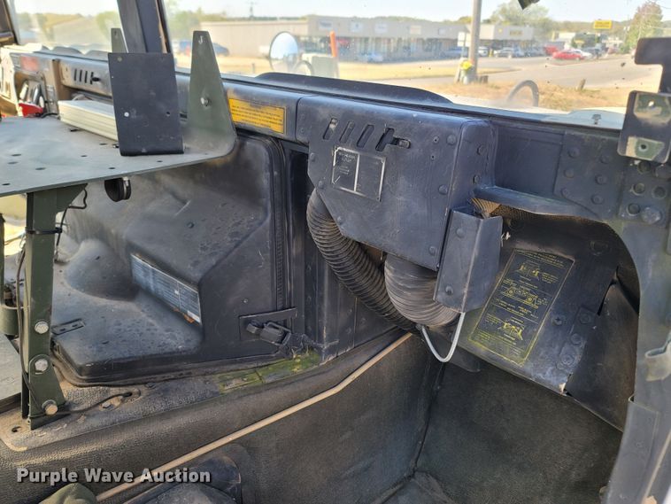 image for item LN9703 1986 Am General M998 Humvee  SUV