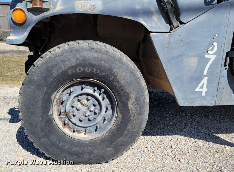 image for item LN9703 1986 Am General M998 Humvee  SUV