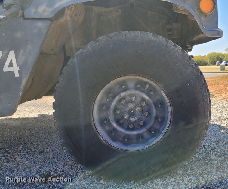 image for item LN9703 1986 Am General M998 Humvee  SUV