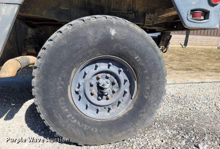 image for item LN9703 1986 Am General M998 Humvee  SUV