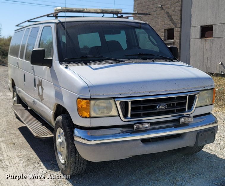 image for item LN9705 2003 Ford E350 Super Duty  van