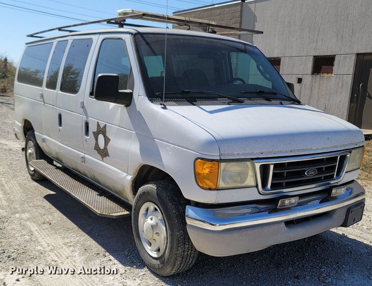 image for item LN9705 2003 Ford E350 Super Duty  van