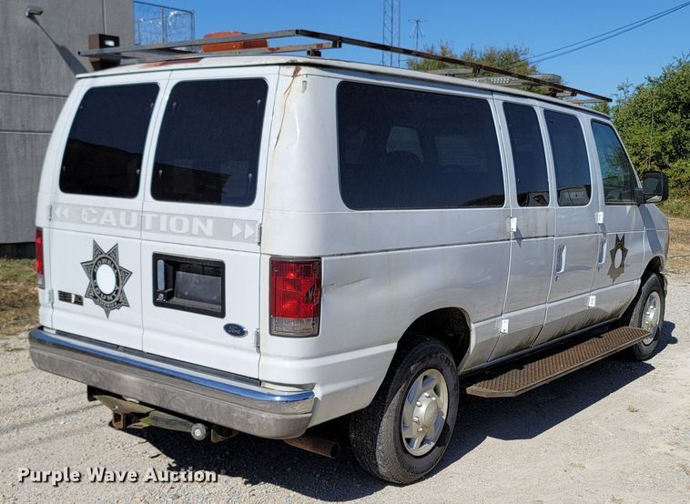 image for item LN9705 2003 Ford E350 Super Duty  van