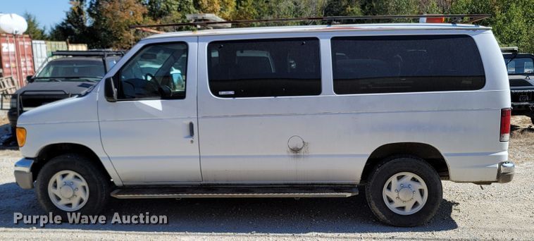 image for item LN9705 2003 Ford E350 Super Duty  van