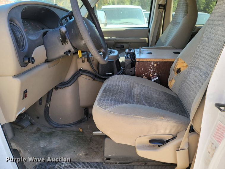 image for item LN9705 2003 Ford E350 Super Duty  van