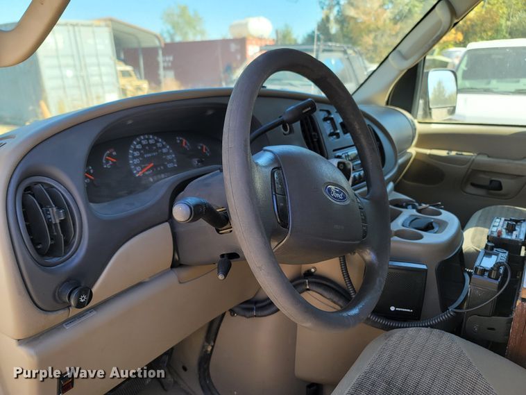 image for item LN9705 2003 Ford E350 Super Duty  van