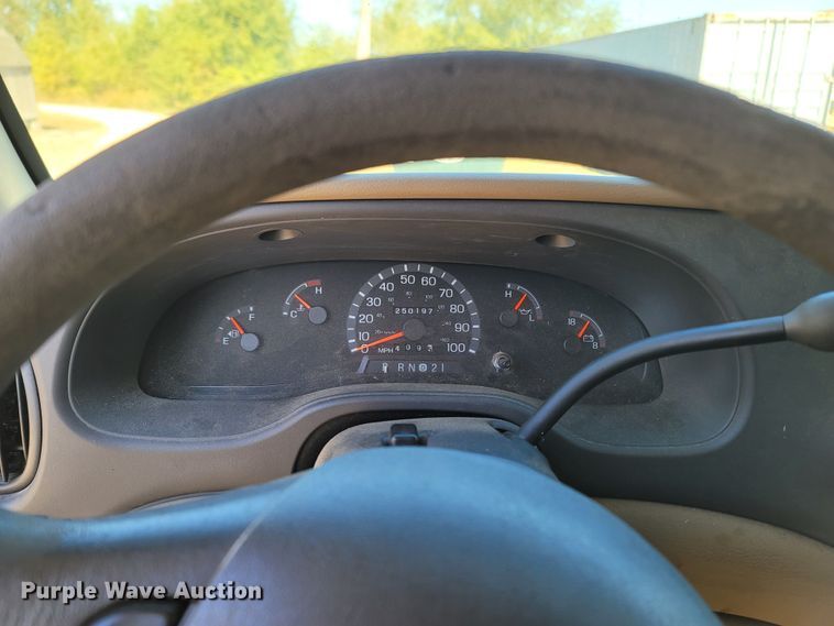 image for item LN9705 2003 Ford E350 Super Duty  van