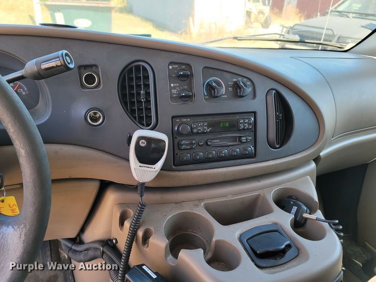 image for item LN9705 2003 Ford E350 Super Duty  van