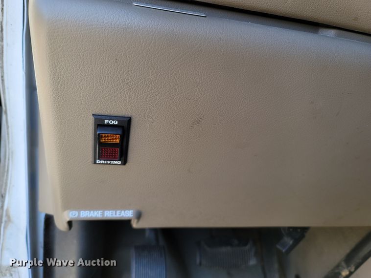 image for item LN9705 2003 Ford E350 Super Duty  van