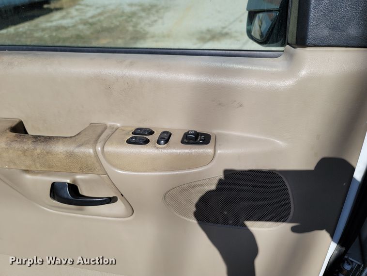 image for item LN9705 2003 Ford E350 Super Duty  van