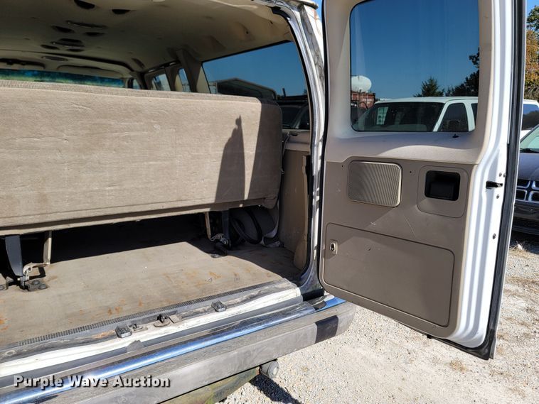 image for item LN9705 2003 Ford E350 Super Duty  van