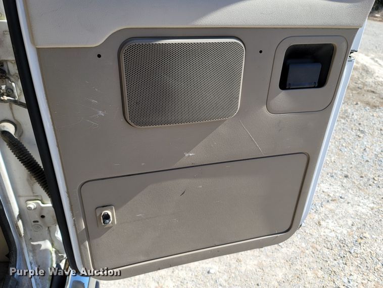 image for item LN9705 2003 Ford E350 Super Duty  van