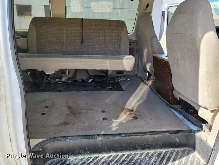 image for item LN9705 2003 Ford E350 Super Duty  van