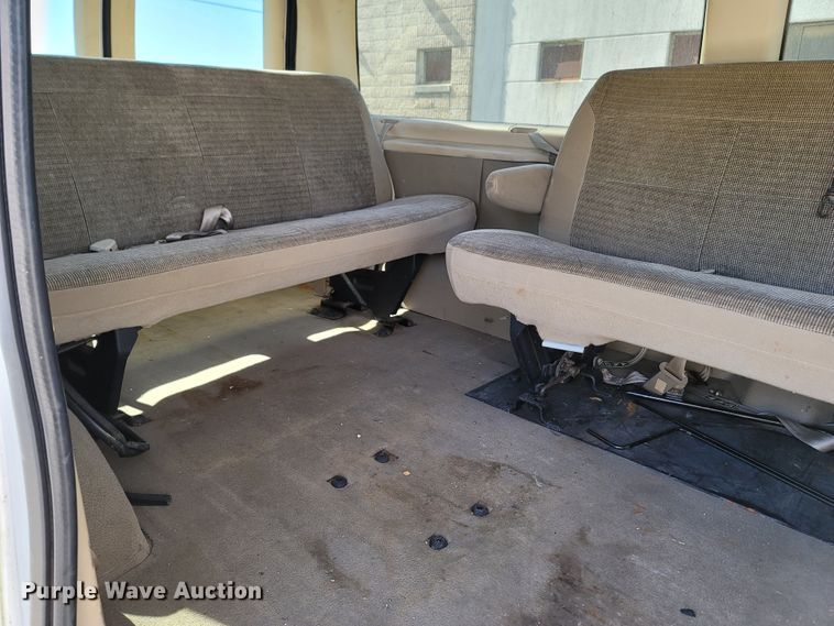 image for item LN9705 2003 Ford E350 Super Duty  van