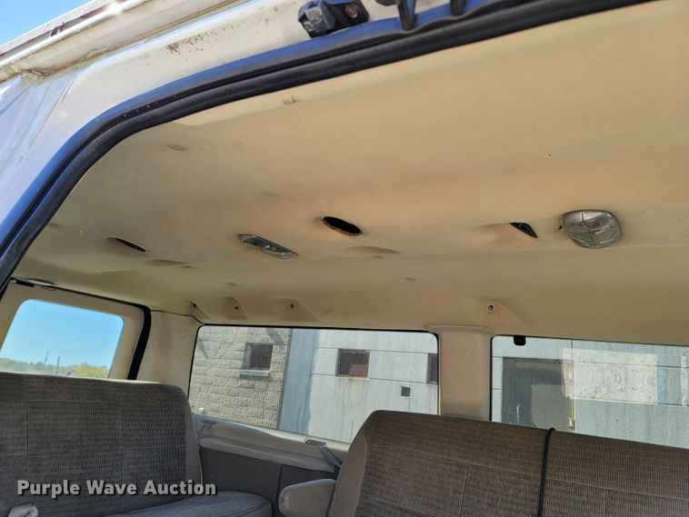 image for item LN9705 2003 Ford E350 Super Duty  van