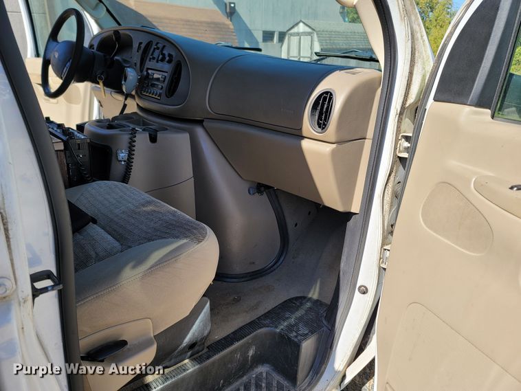 image for item LN9705 2003 Ford E350 Super Duty  van