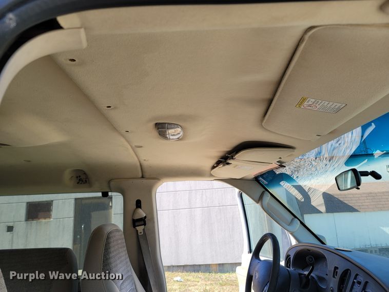 image for item LN9705 2003 Ford E350 Super Duty  van