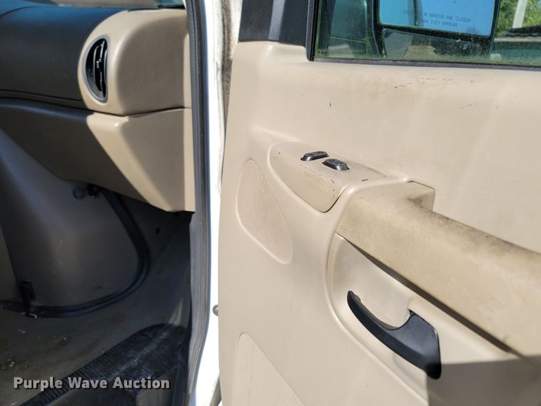 image for item LN9705 2003 Ford E350 Super Duty  van