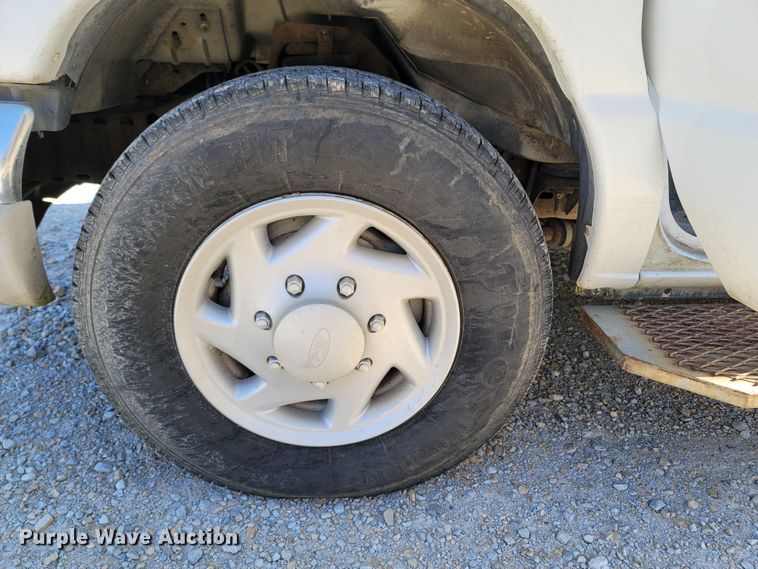 image for item LN9705 2003 Ford E350 Super Duty  van