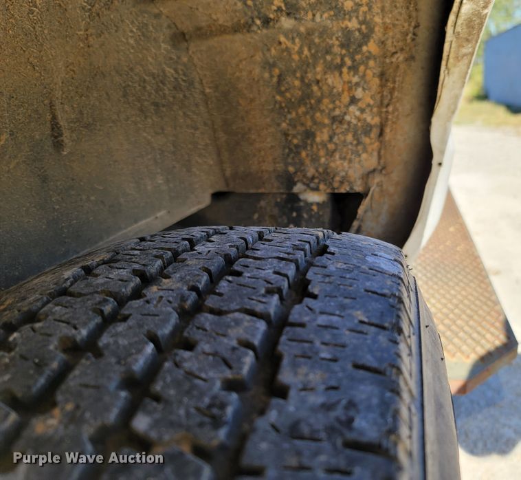 image for item LN9705 2003 Ford E350 Super Duty  van