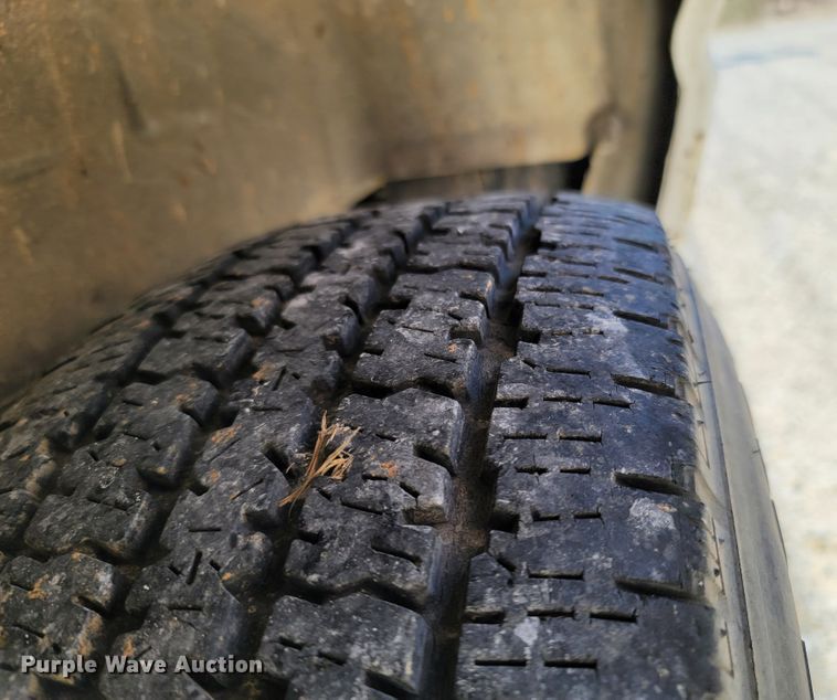 image for item LN9705 2003 Ford E350 Super Duty  van