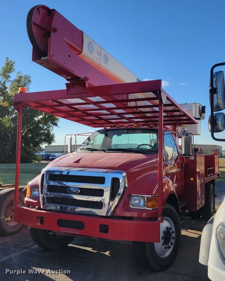 image for item LO9284 2005 Ford F750 Super Duty  bucket truck