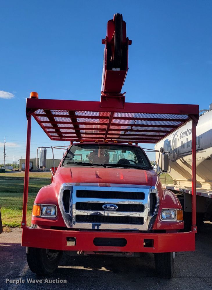 image for item LO9284 2005 Ford F750 Super Duty  bucket truck