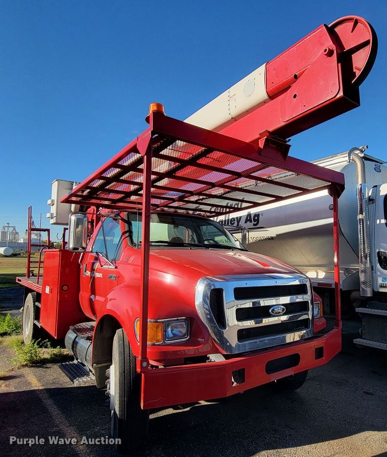 image for item LO9284 2005 Ford F750 Super Duty  bucket truck