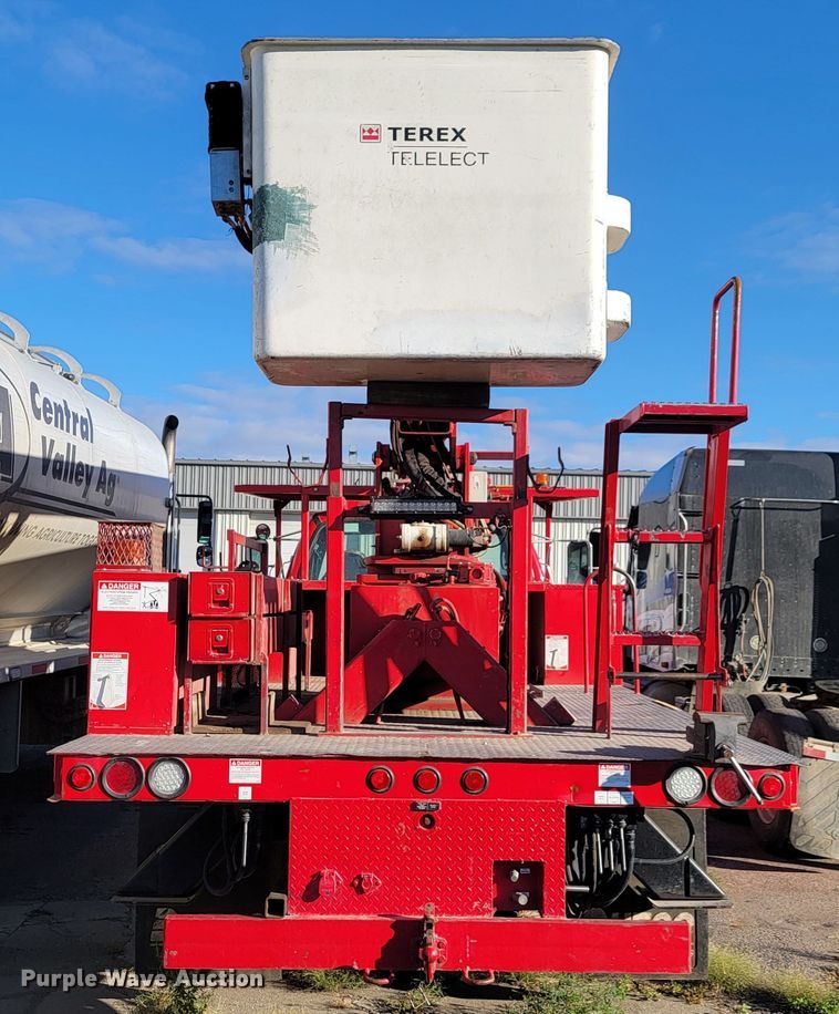 image for item LO9284 2005 Ford F750 Super Duty  bucket truck