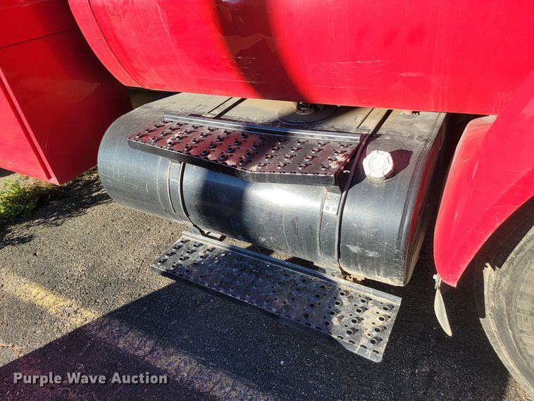 image for item LO9284 2005 Ford F750 Super Duty  bucket truck