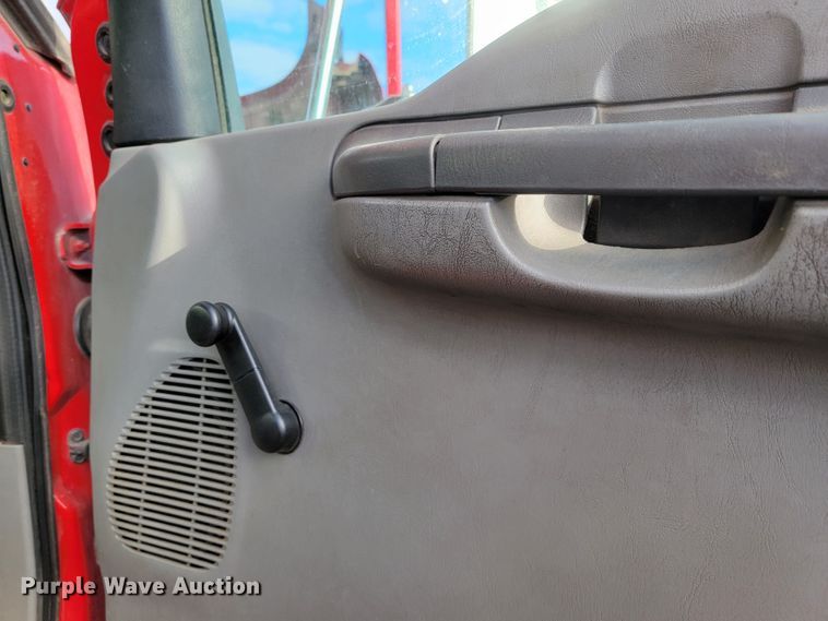 image for item LO9284 2005 Ford F750 Super Duty  bucket truck