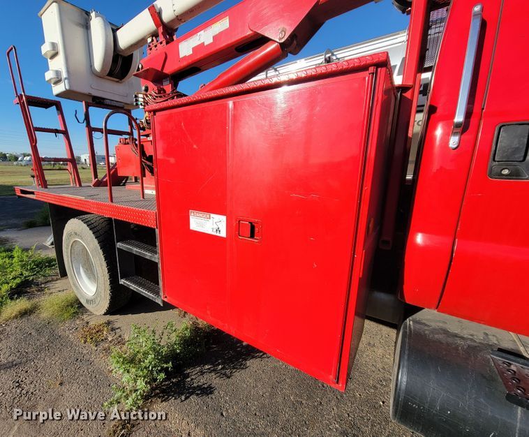 image for item LO9284 2005 Ford F750 Super Duty  bucket truck