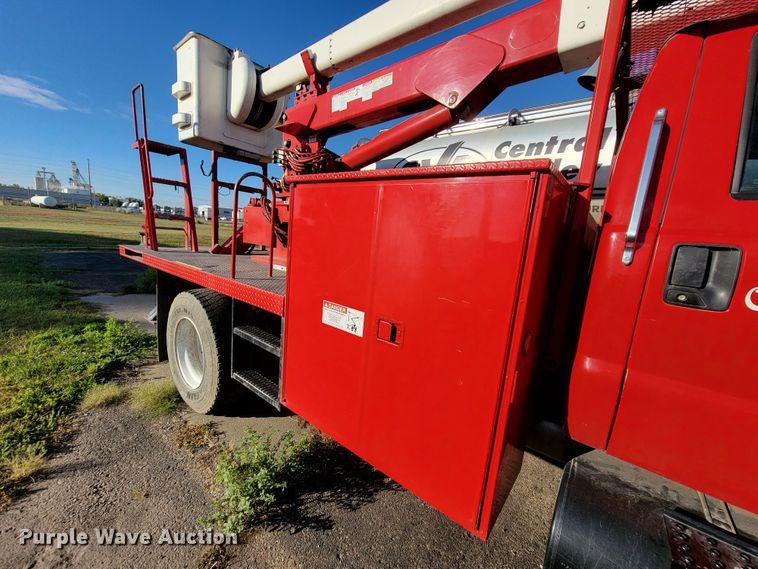 image for item LO9284 2005 Ford F750 Super Duty  bucket truck