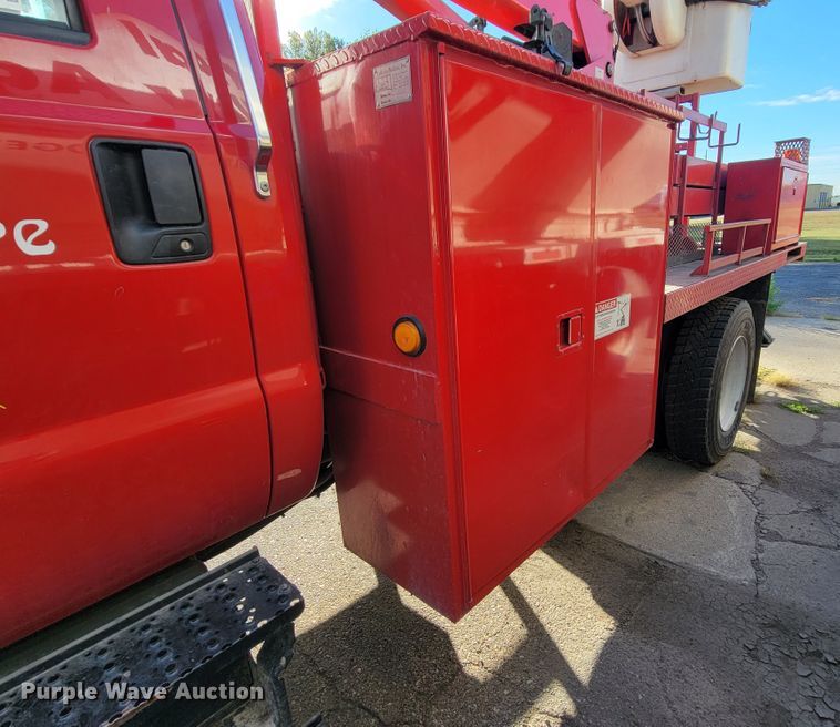 image for item LO9284 2005 Ford F750 Super Duty  bucket truck