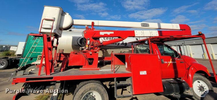 image for item LO9284 2005 Ford F750 Super Duty  bucket truck